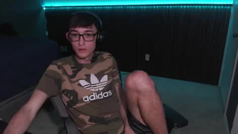19yrboyhot online show from October 21, 12:33 am