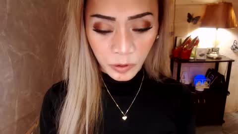 Snapshot of 1bigsurprise4you chatting on November 11, 5:35 pm angel online show from November 11, 5:35 pm