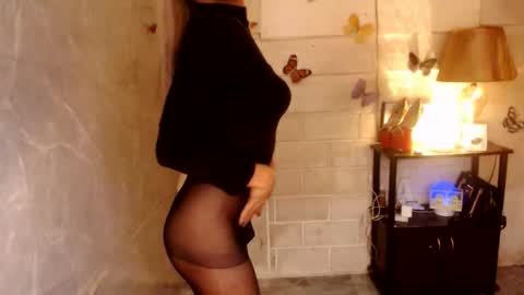 Snapshot of 1bigsurprise4you chatting on November 24, 8:19 pm angel online show from November 24, 8:19 pm