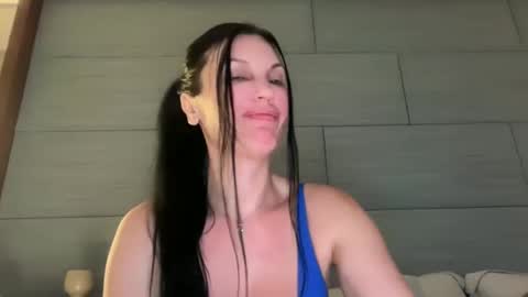 Snapshot of 1lovely1 chatting on October 20, 4:02 am Onna online show from October 20, 4:02 am