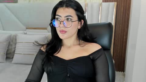 Snapshot of 1m_emily chatting on December 9, 9:16 pm . online show from December 9, 9:16 pm