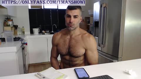 Snapshot of 1manshow11 chatting on January 27, 9:33 pm 1manshow11 online show from January 27, 9:33 pm