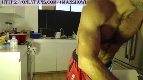 Snapshot of 1manshow11 chatting on February 21, 8:16 pm 1manshow11 online show from February 21, 8:16 pm