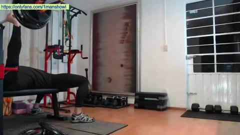 Snapshot of 1manshow11 chatting on February 20, 9:32 am 1manshow11 online show from February 20, 9:32 am