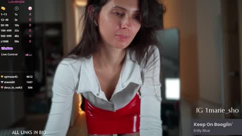 Snapshot of 1mari_01 chatting on October 6, 6:16 pm Marie online show from October 6, 6:16 pm