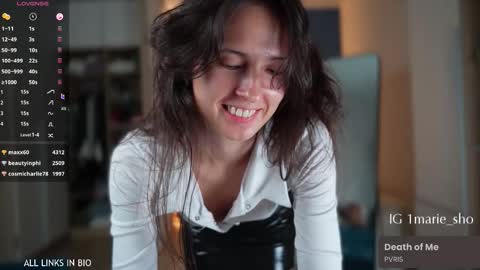 Snapshot of 1mari_01 chatting on October 20, 6:30 pm Marie online show from October 20, 6:30 pm