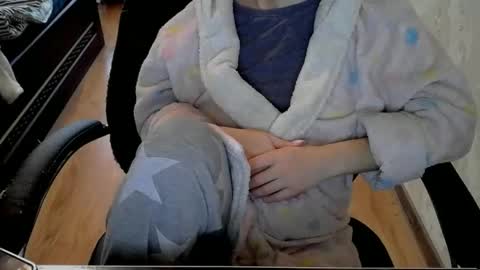 Snapshot of 1your_hot_girls chatting on December 10, 9:33 am 1your_hot_girls online show from December 10, 9:33 am