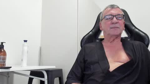 Henk online show from December 8, 6:06 pm