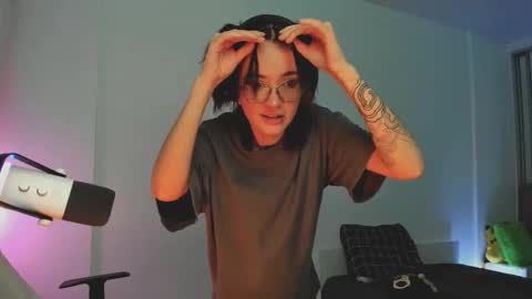 Snapshot of 2b_ chatting on November 4, 11:59 pm Sasha weekend from 14 to 27 November online show from November 4, 11:59 pm