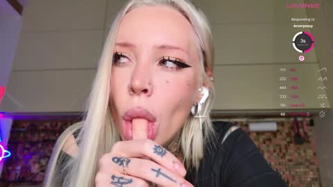 Snapshot of 2badforyou chatting on November 27, 11:45 am 30 NOV online show from November 27, 11:45 am