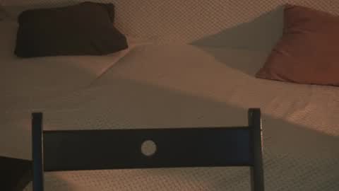 Snapshot of 2girls_1dream chatting on March 11, 8:09 pm Elley online show from March 11, 8:09 pm