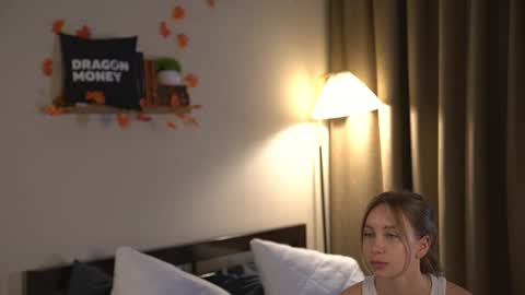 Snapshot of 2girls_1dream chatting on November 5, 6:57 am Elley online show from November 5, 6:57 am