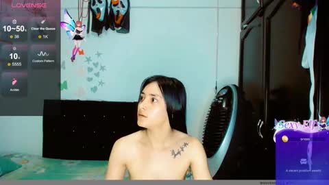 Snapshot of 2girls__dream chatting on December 17, 10:23 am samantha sharon online show from December 17, 10:23 am