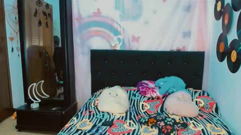 Snapshot of 2girls__dream chatting on December 4, 2:37 pm samantha sharon online show from December 4, 2:37 pm