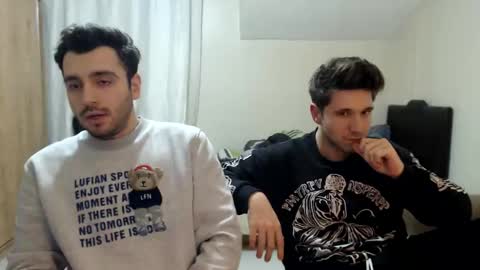 Snapshot of 2handsomeman chatting on October 14, 9:15 pm Berk online show from October 14, 9:15 pm
