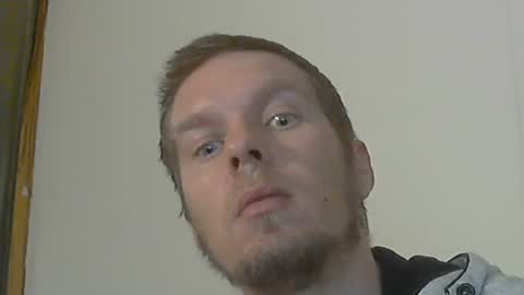 Snapshot of 2small4you83 chatting on December 19, 7:07 am 2small4you83 online show from December 19, 7:07 am