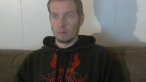 Snapshot of 2small4you83 chatting on December 19, 9:28 pm 2small4you83 online show from December 19, 9:28 pm