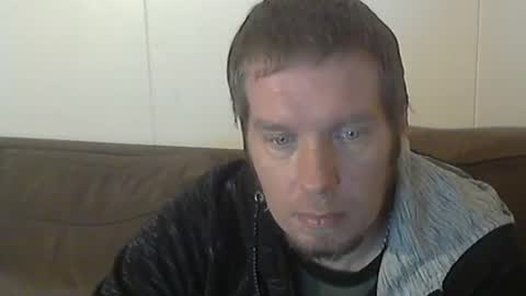 Snapshot of 2small4you83 chatting on January 19, 12:49 am 2small4you83 online show from January 19, 12:49 am