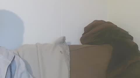 Snapshot of 2small4you83 chatting on February 11, 4:01 am 2small4you83 online show from February 11, 4:01 am