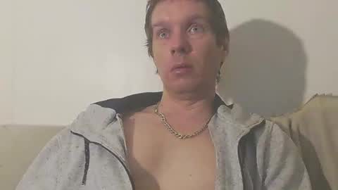 Snapshot of 2small4you83 chatting on February 11, 7:02 am 2small4you83 online show from February 11, 7:02 am