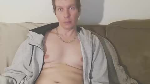 Snapshot of 2small4you83 chatting on February 11, 10:04 am 2small4you83 online show from February 11, 10:04 am