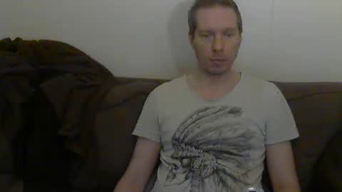 2small4you83 online show from January 12, 11:21 pm