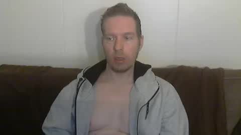 2small4you83 online show from March 19, 10:03 pm