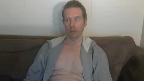 2small4you83 online show from April 1, 1:28 am