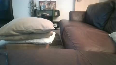 33UK online show from March 3, 8:38 am