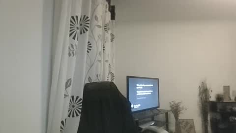 33UK online show from December 3, 12:29 am