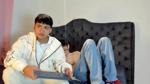 Guy 1  Guy 2  Guy 3. online show from November 29, 8:56 pm