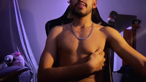 Snapshot of 3v1l_ chatting on November 19, 11:05 pm E V I L online show from November 19, 11:05 pm