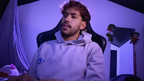 Snapshot of 3v1l_ chatting on November 27, 4:03 am E V I L online show from November 27, 4:03 am