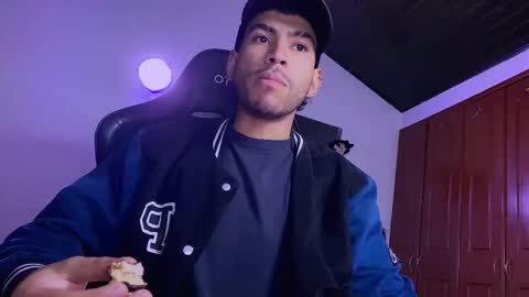 Snapshot of 3v1l_ chatting on January 6, 9:50 pm E V I L online show from January 6, 9:50 pm