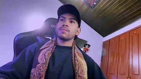 Snapshot of 3v1l_ chatting on January 16, 11:31 pm E V I L online show from January 16, 11:31 pm