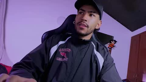 Snapshot of 3v1l_ chatting on February 2, 11:47 pm E V I L online show from February 2, 11:47 pm