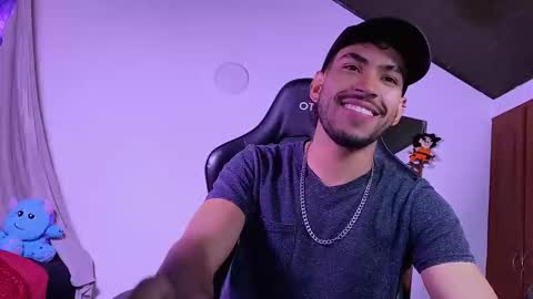 Snapshot of 3v1l_ chatting on February 4, 12:05 am E V I L online show from February 4, 12:05 am