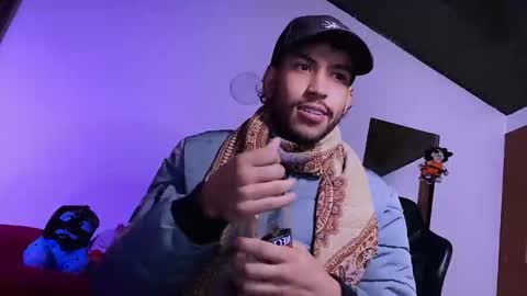 Snapshot of 3v1l_ chatting on February 18, 11:22 pm E V I L online show from February 18, 11:22 pm