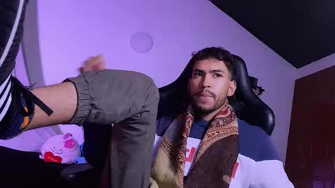 Snapshot of 3v1l_ chatting on February 25, 10:41 pm E V I L online show from February 25, 10:41 pm