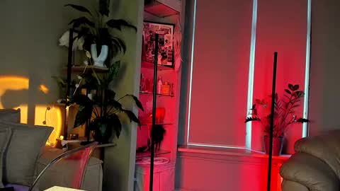 Snapshot of 5_in_one chatting on December 5, 7:49 am Sunshine online show from December 5, 7:49 am