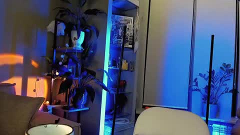 Snapshot of 5_in_one chatting on December 18, 4:42 am Sunshine online show from December 18, 4:42 am