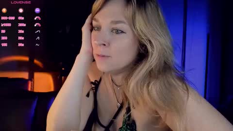 Snapshot of 5_in_one chatting on November 5, 4:01 am Sunshine online show from November 5, 4:01 am