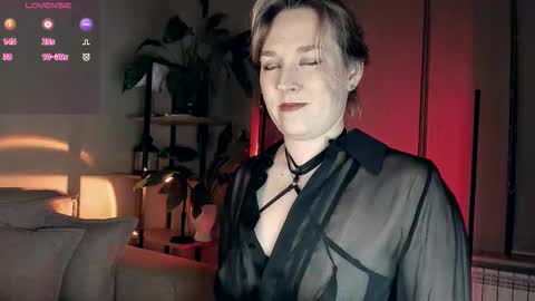 Snapshot of 5_in_one chatting on November 10, 3:27 am Sunshine online show from November 10, 3:27 am