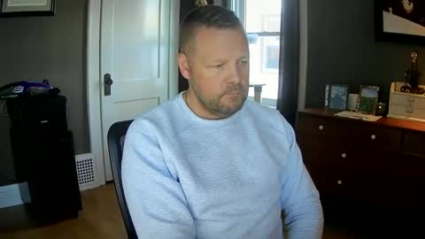 Snapshot of 612guy chatting on February 13, 11:04 pm 612guy online show from February 13, 11:04 pm