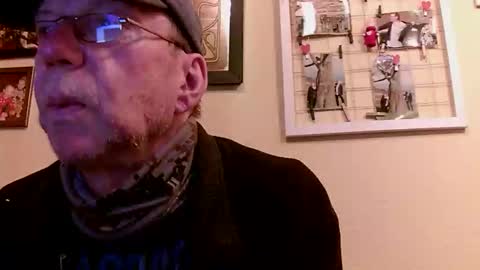 Snapshot of 64shorty chatting on October 9, 8:56 am 64shorty online show from October 9, 8:56 am