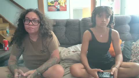 Snapshot of 666afrodite chatting on February 12, 6:40 pm 666afrodite online show from February 12, 6:40 pm