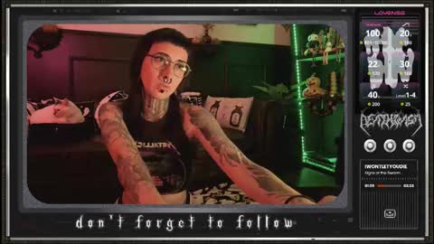 Snapshot of 666deathgasm chatting on October 7, 6:16 pm Juune online show from October 7, 6:16 pm