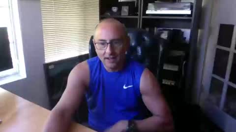 daddy vegas  for single women and couples here online show from September 25, 8:45 pm