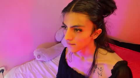 Lee lowell online show from December 5, 6:33 am