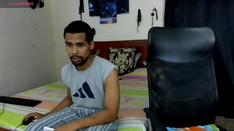 69blackwhite online show from April 13, 3:23 am